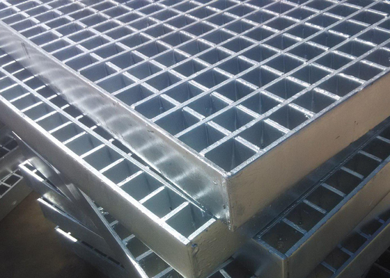 چین 70mm x 6mm Industrial Floor Grates فولاد گالوانیزه پلاستیکی Cross Bar 8mm x 8mm تامین کننده