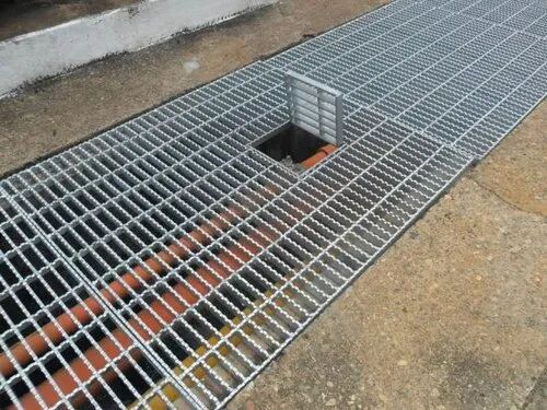 Durable Construction Steel Grating Drain Cover with Customizable Sizes and Debris-Resistant Design for Efficient Stormwater Management
