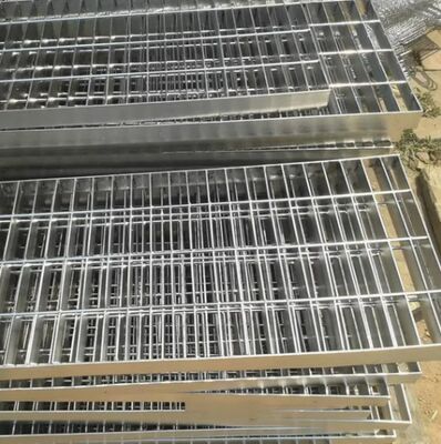 Hot-DIP Galvanized Steel Grating Stair Treads with Skid Resistant and Heavy Duty Features
