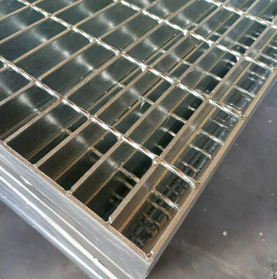 Heavy Duty Galvanized Steel Grating with Q235 / Q345 / SS304 / SS316 Material for Self-Propelled Parking Lot
