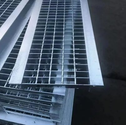 Hot DIP Galvanized Steel Grating with 25x5mm Bearing Bar and Serrated Style for Industrial Walkways
