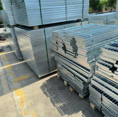 Hot Dipped Galvanized Steel Grating with Slip-Resistant Surface and Customizable Sizes for Industrial Use