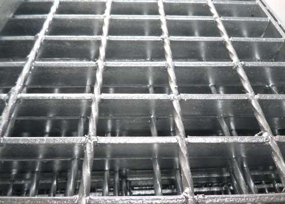 8mm x 8mm نوار پیچ خورده سنگین وظیفه فولاد grating بار سنگین گریت فلزی گسترده