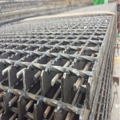 درب توری گالوانیزه فولادی سنگین 50*8 میلی‌متر برای کاربردهای زهکشی با بار بالا