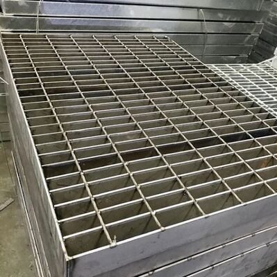 گریتینگ فولادی دندانه دار گالوانیزه 32x5 میلی متر برای پیاده روها و مسیرهای ورودی با استحکام بالا